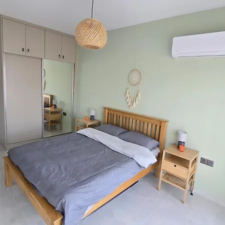 Apartment Bohemian Style 1 Bed 1 Km To Sandy Trikomo