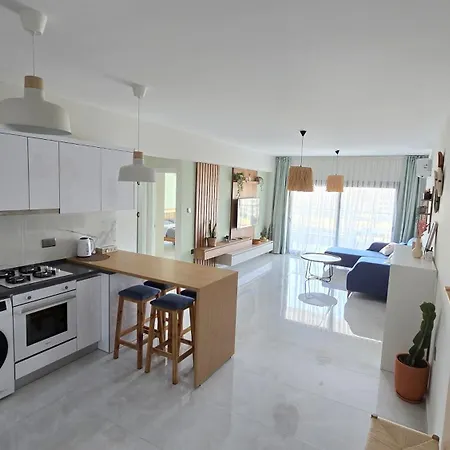 Apartment Bohemian Style 1 Bed 1 Km To Sandy Trikomo