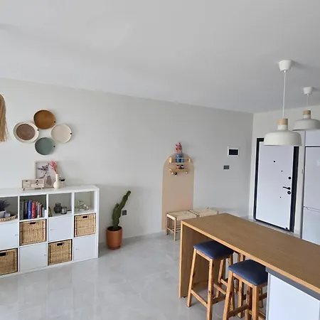 Apartment Bohemian Style 1 Bed 1 Km To Sandy Trikomo