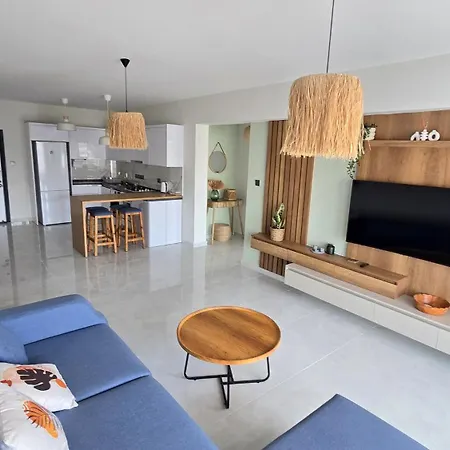 Bohemian Style 1 Bed 1 Km To Sandy *
