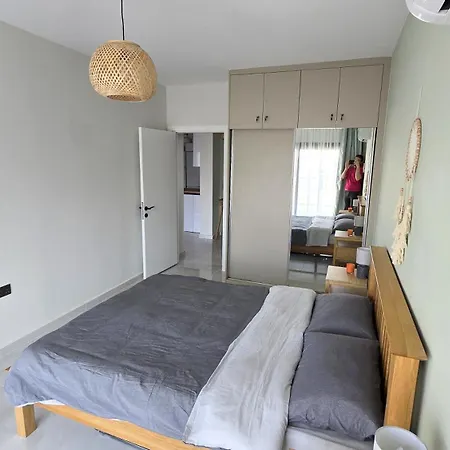 Bohemian Style 1 Bed 1 Km To Sandy *